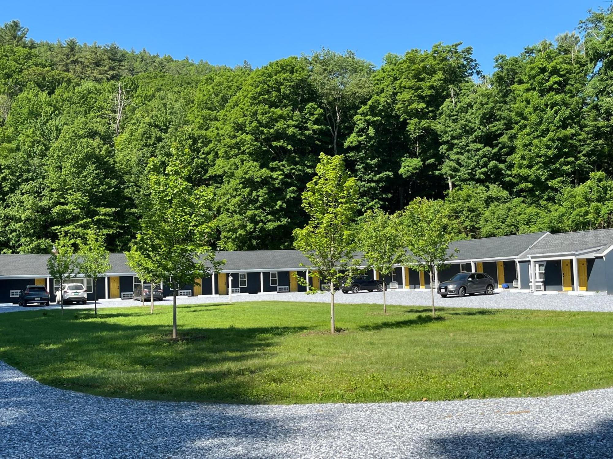 East Rock Inn Грейт-Баррингтон Экстерьер фото